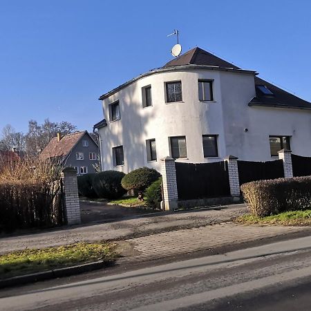Penzion Ubytovani U Parku S Parkovistem Česká Lípa Exterior foto