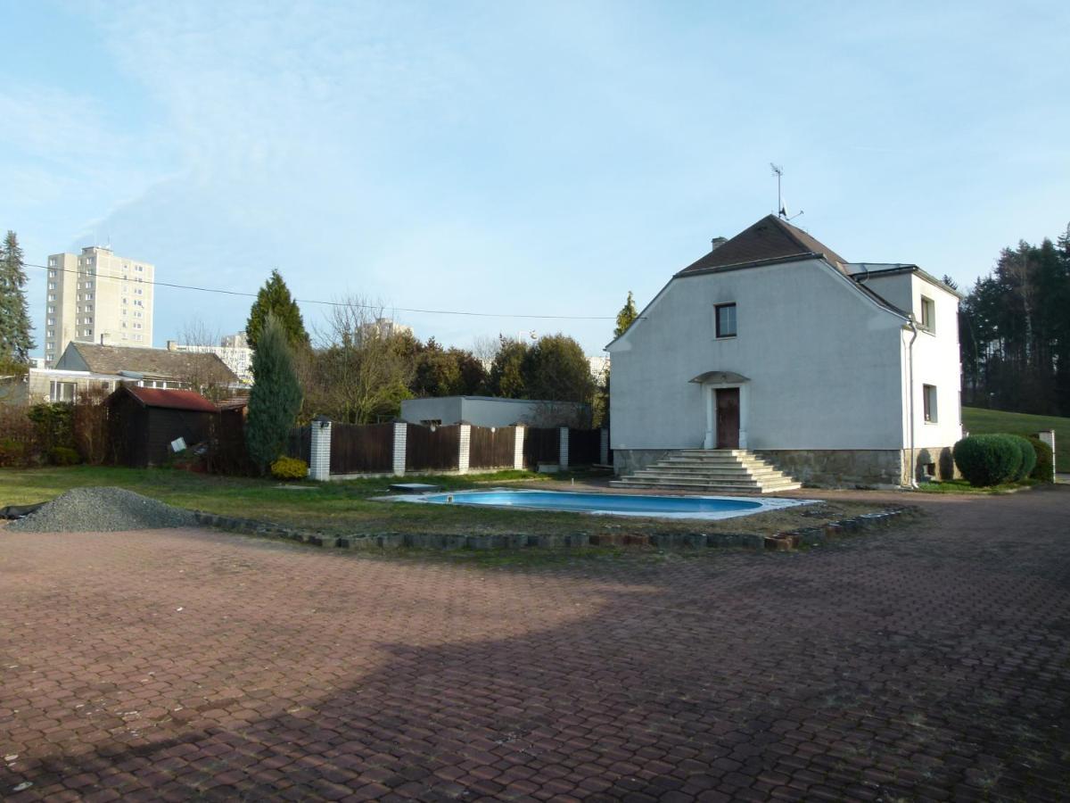 Penzion Ubytovani U Parku S Parkovistem Česká Lípa Exterior foto